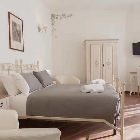 Donna Margherita Rome Suite & Rooms